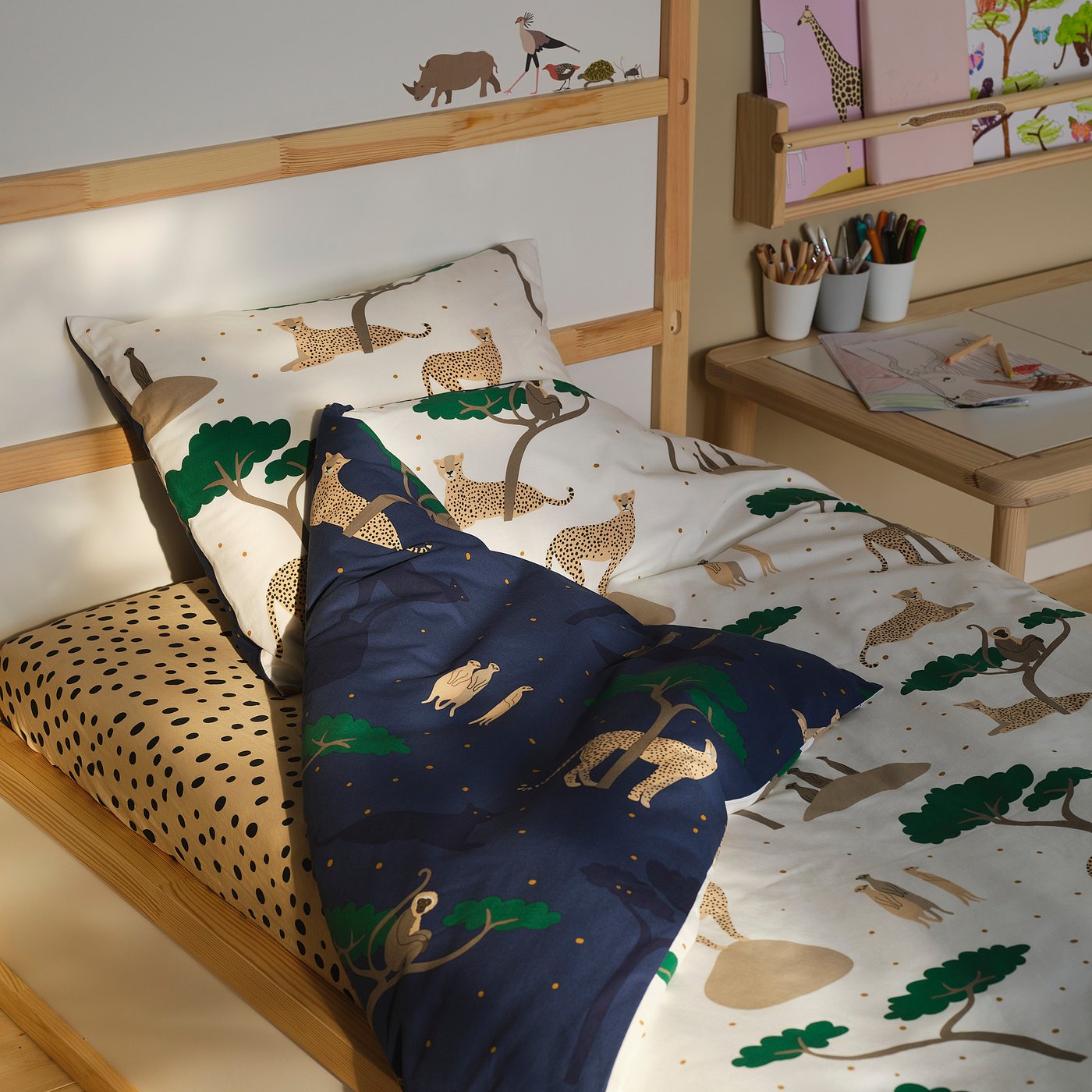 SANDLÖPARE Bettwäsche-Set, 2-teilig, weiß dunkelblau/Savanne, 150x200/50x60 cm