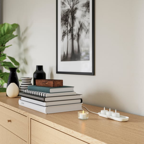 SKATGÅS Teelicht-Set, LED, mit Ladepad weiß