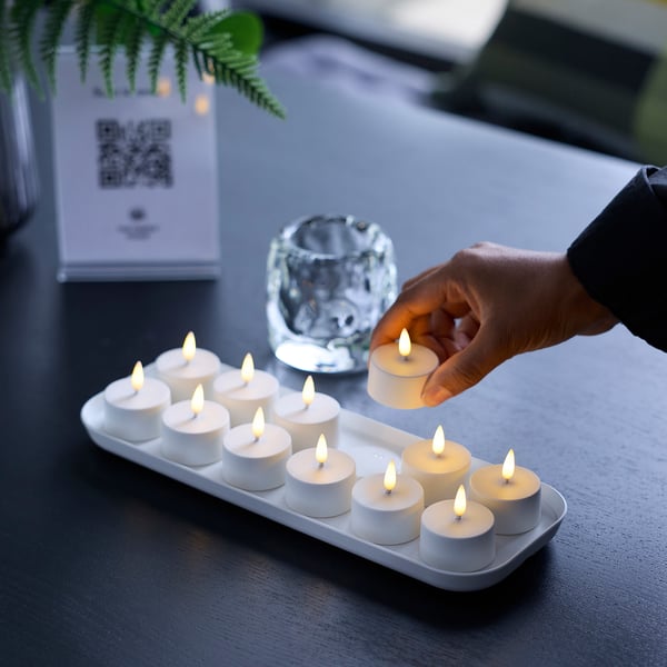 SKATGÅS Teelicht-Set, LED, mit Ladepad weiß