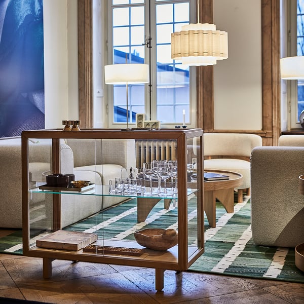 STOCKHOLM 2025 Vitrine, Eichenfurnier, 100x40x86 cm