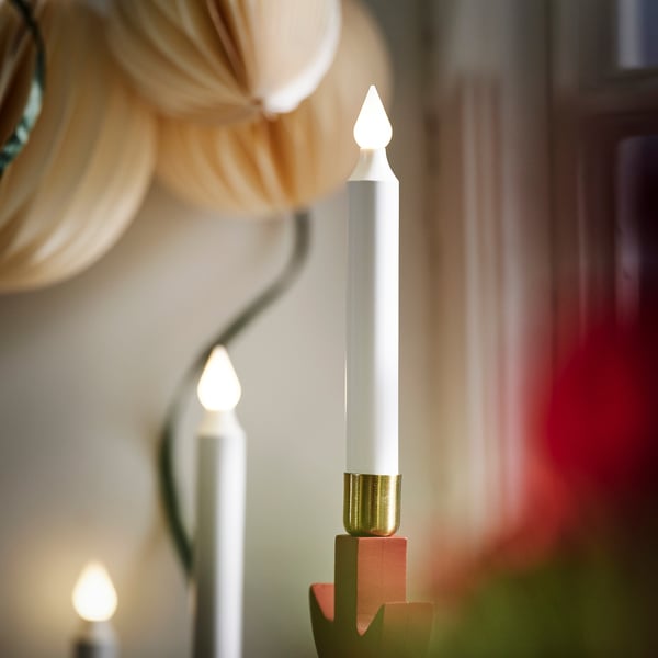 STRÅLA Kerzenständer, LED, Holz Blatt/rot