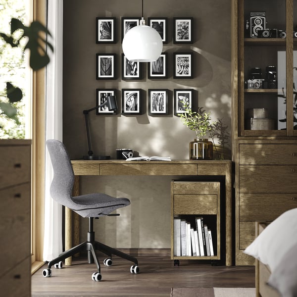 TONSTAD Schreibtisch, braun gebeiztes Eichenfurnier, 120x47 cm