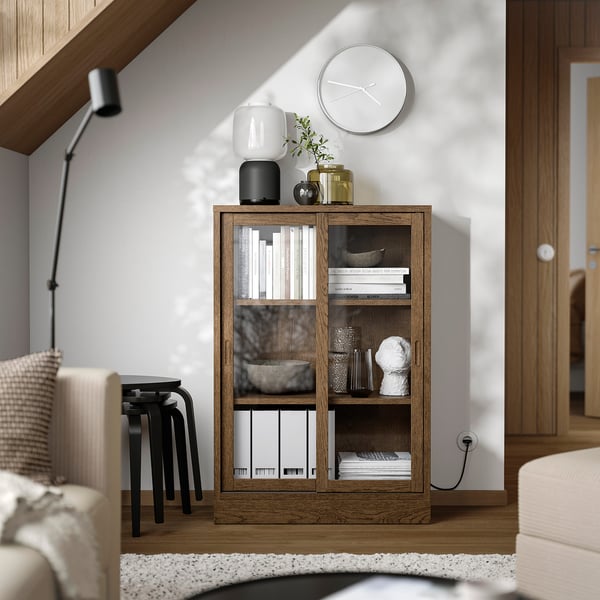 TONSTAD Vitrine mit Schiebetüren, braun gebeiztes Eichenfurnier, 82x37x120 cm