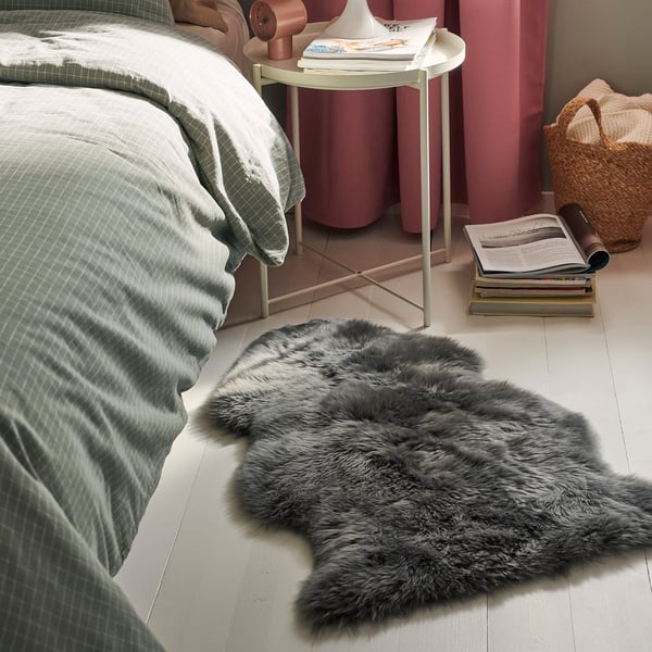 ULLERSLEV Schaffell, hellgrau, 85 cm