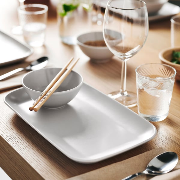FÄRGKLAR Assiette, mat gris clair, 30x18 cm