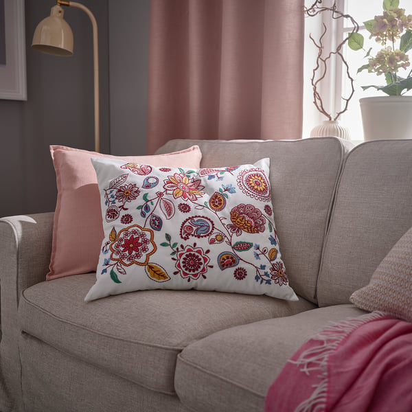 FJÄLLFRYLE Coussin, blanc multicolore/broderie, 50x58 cm