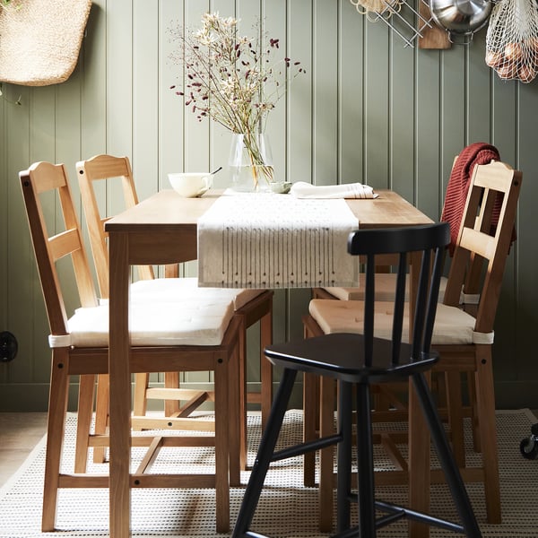 HÄGERNÄS Table et 4 chaises, vernis effet anc pin
