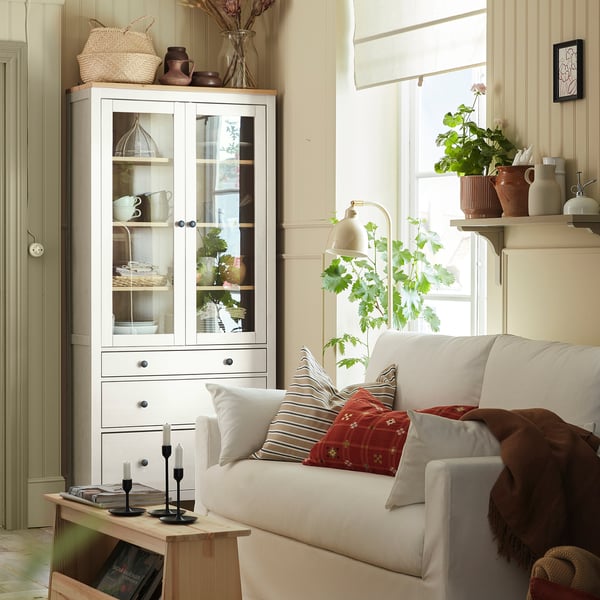 HEMNES Vitrine à trois tiroirs, teinté blanc/brun clair, 90x197 cm