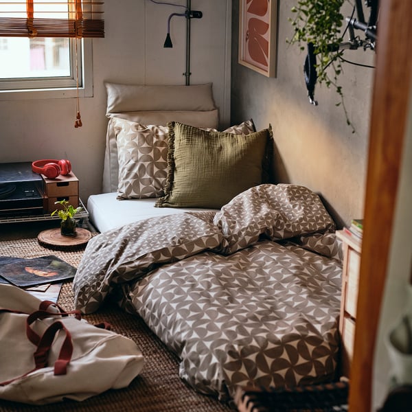 KOMPISHÄNG Coussin dossier, beige, 68x60 cm