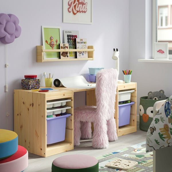 TROFAST Bureau av boîtes/plateaux rangement, pin teinté blanc clair/blanc mauve, 124x44x52 cm