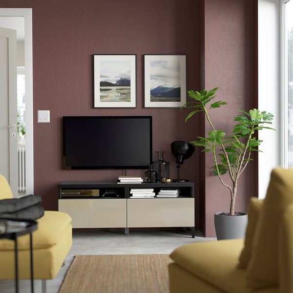 BESTÅ Mobile TV con cassetti, marrone-nero/Selsviken lucido/beige, 120x42x48 cm