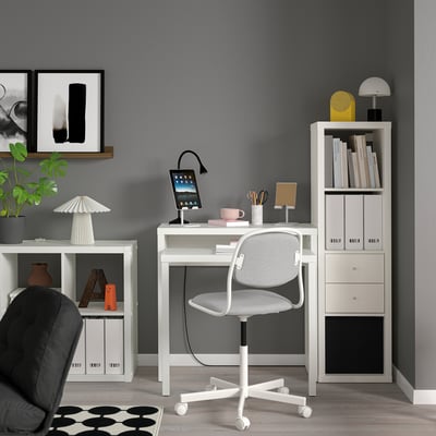 LÄNGDHOPP / ÖRFJÄLL Scrivania e sedia, bianco/grigio chiaro