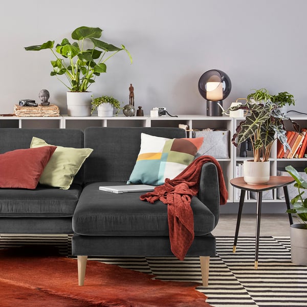 SMEDSTORP Divano a 3 posti con chaise-longue, Djuparp/grigio scuro rovere