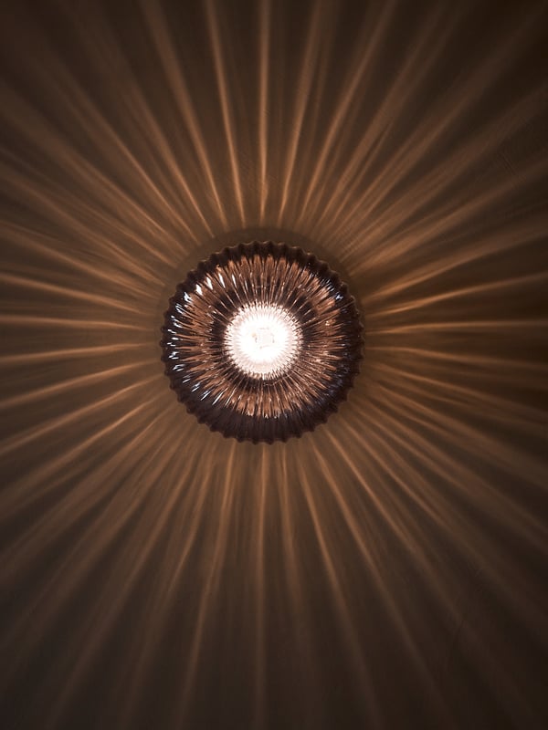 SOLKLINT Lampada da parete, ottone/vetro trasparente grigio