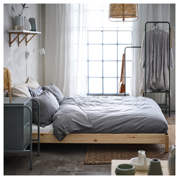 UTÅKER Letto impilabile con 2 materassi, pino/Ågotnes rigido, 80x200 cm