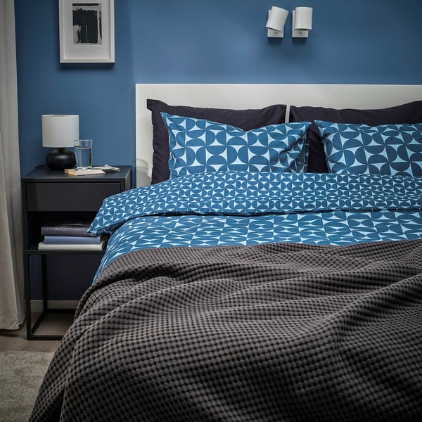 ÄNGSNEJLIKA Funda plumón con funda almohada, azul oscuro/azul costeño, 150x200/50x60 cm