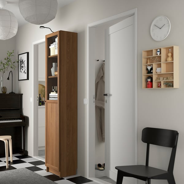 BILLY / OXBERG Estante con puerta panel/vidrio, café efecto nogal, 40x30x202 cm