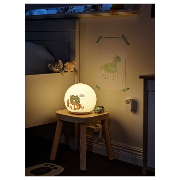 BRUMMIG Lámpara de mesa LED, motivo bosque