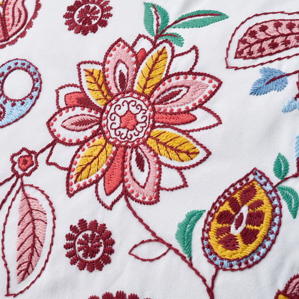 FJÄLLFRYLE Cojín, blanco multicolor/bordado, 50x58 cm