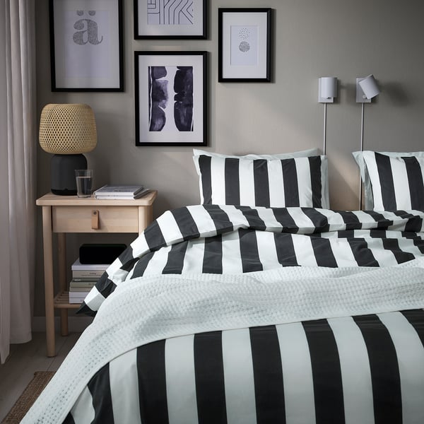 SLÅNHÖSTMAL Funda plumón con 2 fundas almohada, negro con blanco/Rayas, 240x220/50x60 cm