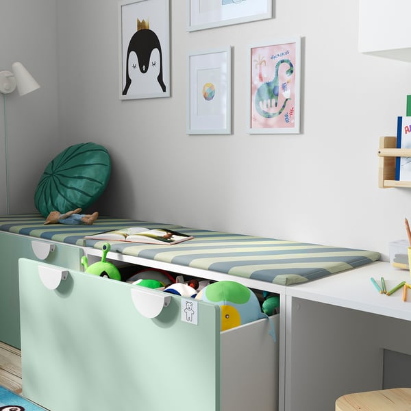 SMÅSTAD Banco con almacenaje juguetes, blanco/verde claro, 90x52x48 cm