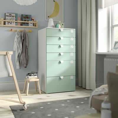 SMÅSTAD / PLATSA Cómoda de 6 cajones, blanco/verde claro, 60x57x123 cm