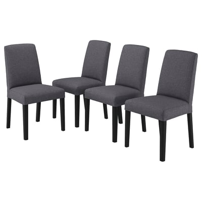 Čtyři šedé látkové čalouněné židle s dřevěnými nohami, moderní design.