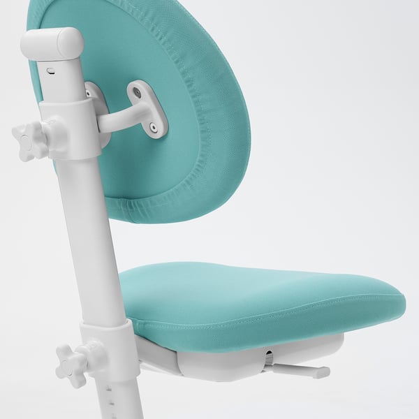 Nastavitelná světle modrá židle s bílými knoflíky výšky a hloubky; Pohodlný, ergonomický design.