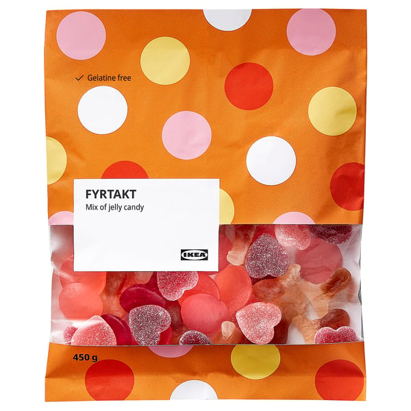 Sáček želé bonbónů IKEA FYRTAKT s různými tvary a barvami, označeným jako bez želatiny a vážící 450 g.