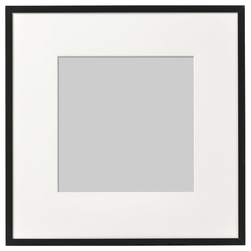 LOMVIKEN černý fotorámeček. Tenký kovový okraj, plastová přední strana. Hranatý tvar, minimalistický design.