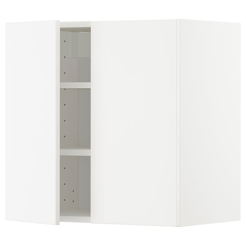 Bílá kuchyňská skříňka METOD - elegantní, moderní design s nastavitelnými policemi.