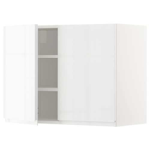 Bílá kuchyňská skříňka METOD s lesklým povrchem a stříbrnými úchytkami. Stojí samostatně s elegantním obdélníkovým designem.