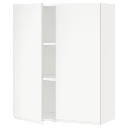 Bílá kuchyňská skříňka METOD s minimalistickým designem a polohovatelnými policemi.