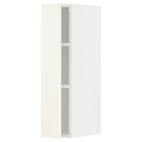 Bílá kuchyňská skříňka METOD, obdélníkový tvar, minimalistický design.