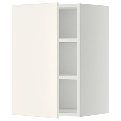 Bílá nástěnná skříňka ikea METOD, moderní design s nastavitelnou policí.