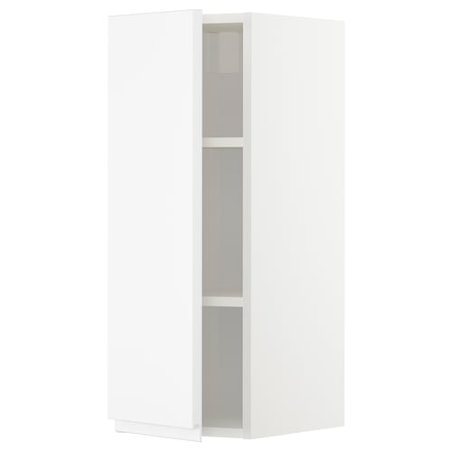 Moderní bílá kuchyňská skříňka METOD, elegantní design s minimalistickými úchytkami.