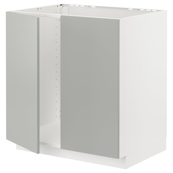 Bílá kuchyňská skříňka METOD, obdélníková, minimalistický design, světle šedá, moderní čistý vzhled.