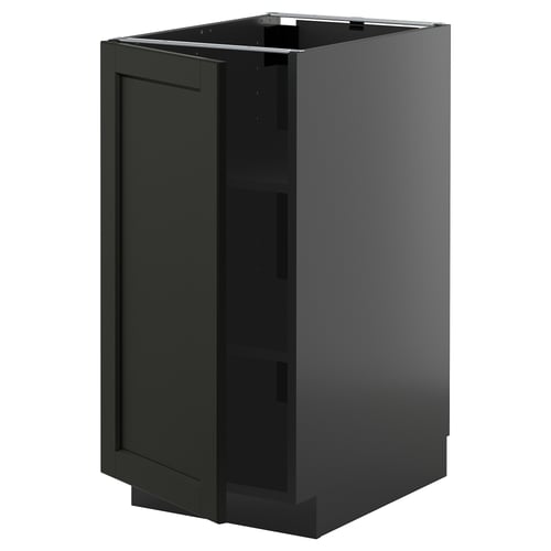 Moderní černá kuchyňská skříňka s jednoduchými dvířky, čtvercovým tvarem a elegantním designem.