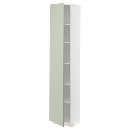 Vysoká bílá kuchyňská skříňka ikea METOD se zelenými dvířky, s nastavitelnými policemi a elegantním, moderním designem.