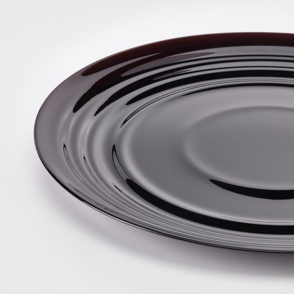 Kulatý talíř s lesklým, zvlněným vzorem. Tvrzené sklo, elegantní pocit, moderní design.