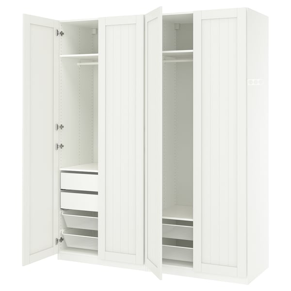 Šatní skříň ikea PAX v bílé barvě s policemi a zásuvkami. Síťované košíky, nastavitelné nožičky a panty s měkkým zavíráním.