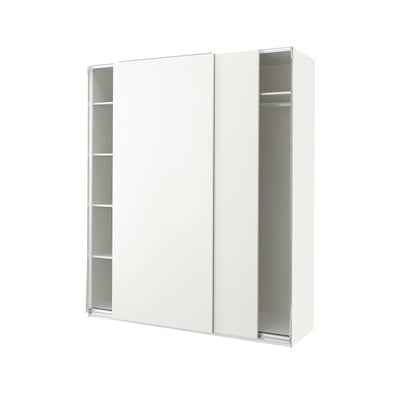 Bílá šatní skříň PAX s posuvnými dveřmi a policemi; Moderní, minimalistický design.