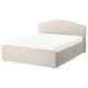 Béžová látka čalouněná postel s zakřiveným čelem postele, lemovanými okraji a odnímatelným potahem.