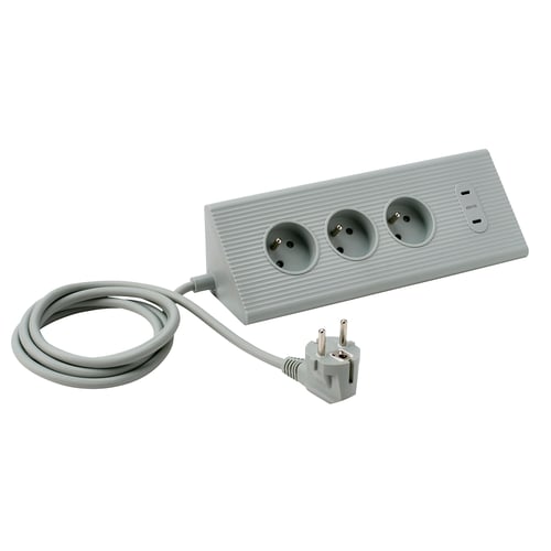 SKOTAT šedý prodlužovací kabel, minimalistický design, tři vývody, zaoblený tvar.