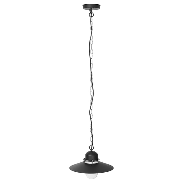 Černá rustikální závěsná lampa se skleněným stínidlem pro venkovní použití.