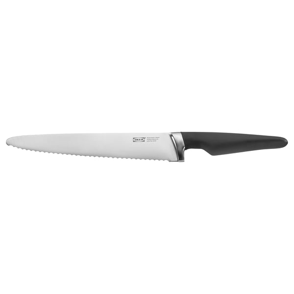 Nůž VÖRDA, černý, nerezavějící ocel a plast, vroubkované ostří, ergonomický design pro pevný úchop.