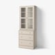 Ein HAVSTA hellbeige Holzschrank mit Glastüren und Schubladen. Er hat ein rustikales, einfaches skandinavisches Design.