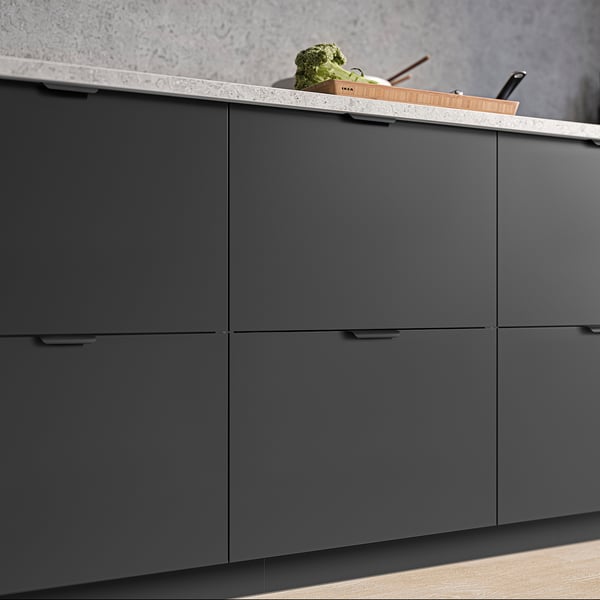 Modern kitchen cabinets with clean, discreet handles, suitable for door thickness 16-19 mm. Screws included for easy assembly.