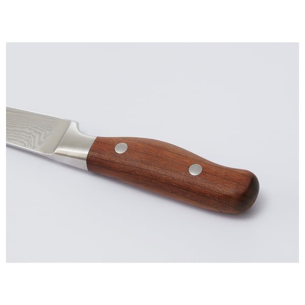 A close-up of a BRILJERA knife, showcasing its sharp, durable damascus steel blade and sturdy maple handle with steel rivets.
