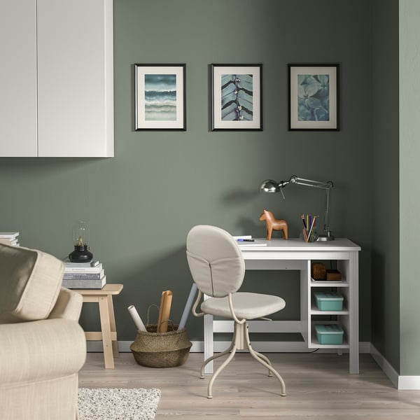 BRUSALI desk with shelves in cosy office setup.